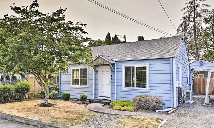 Gladstone House | 'Happy Rock Home' - Walk to Clackamas River!