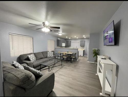 Sunrise Manor House | Happy Stay