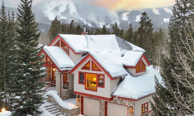 Warrior's Mark West House | Happy Trails Lodge Home: Large, Stylish, Hot Tub