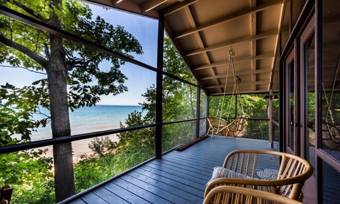 Harbert House | HARBERT PRIVATE LAKEFRONT HOME WITH PRIVATE HOT TUB!