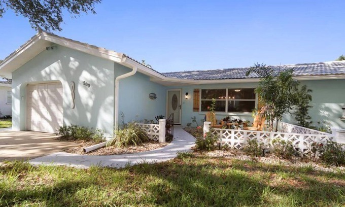 Venice House | Harbor Drive - Venice Island pool home