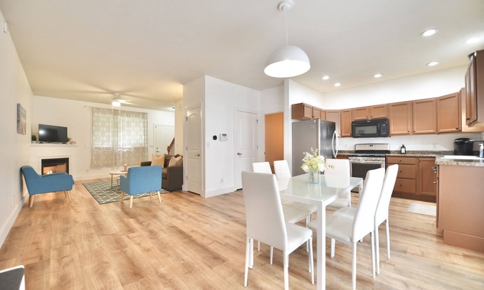 Benton Harbor House | Harbor Escape- Minutes to beaches, Arts District, Harbor Shores & St Joseph