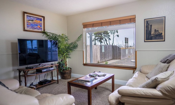 Crescent City Apartment | Harbor View Apartment 1