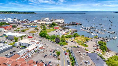 Rockland Hotel | Harborline Hotel