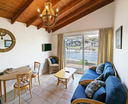 Borth-y-Gest Apartment | Harbour Haven: Spectacular Views