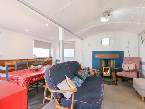Pagham House | Harbour Road Quirky Beach Railway Carriages