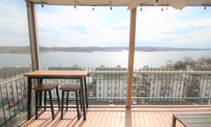 Lakeland Condo | Harbour Towne Condo - Beautifully Decorated, Incredible Lake View, Minimal Steps, Inquire for Slip!
