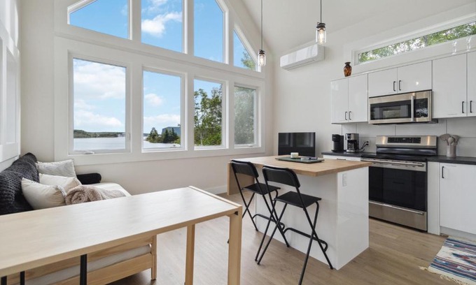 Shelburne House | Harbour View Loft at Bells Cove