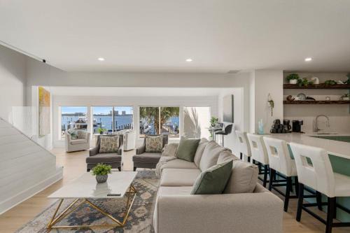 Upper Grand Lagoon House | Harbour Villa 4219