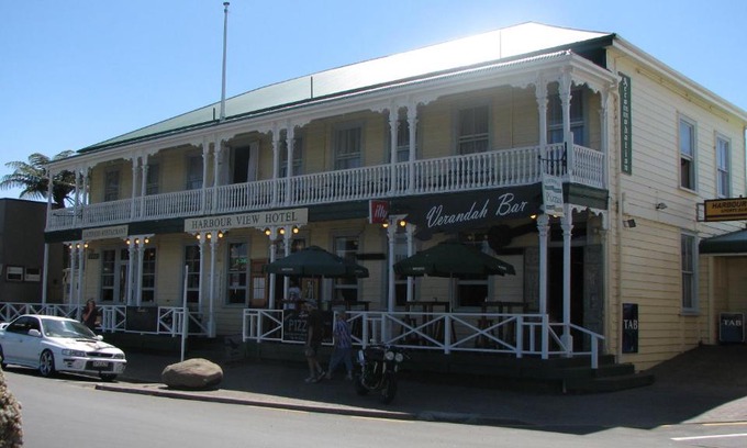 Raglan Hotel | HarbourView Hotel