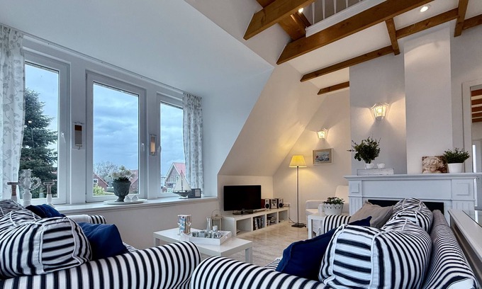 Carolinensiel Apartment | "Harleglück: Natural idyll for 6 - balcony, 90sqm, green view!"