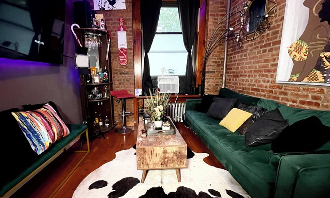 Harlem Apartment | Harlem's Charm Hideaway Edgy 1-bedroom Apartment.