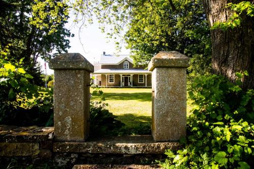 Rideau Lakes Bed & Breakfast | Harlem Stonegate B&B