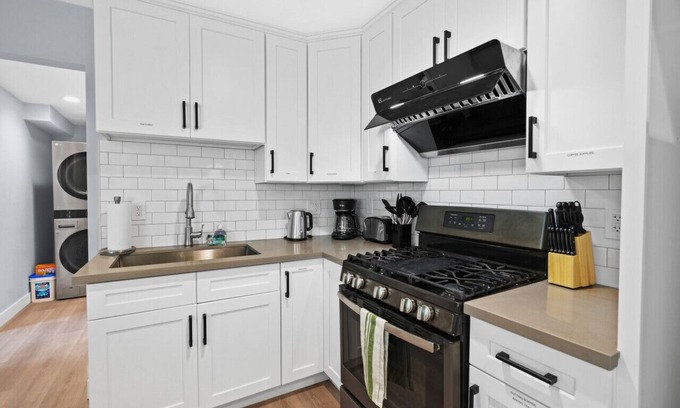 Baldwin Park House | Harmony Haven: 3BR Back House with Full Kitchen, Parking, Laundry, and Patio Bliss!