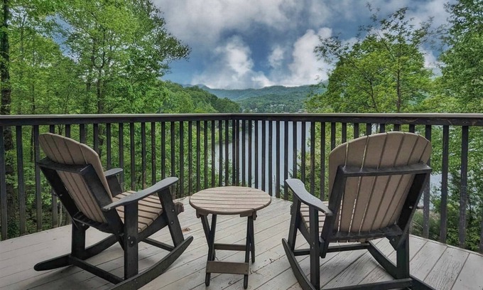 Lake Junaluska House | Harmony Hill Spacious Home with HotTub lake views| Pool Table