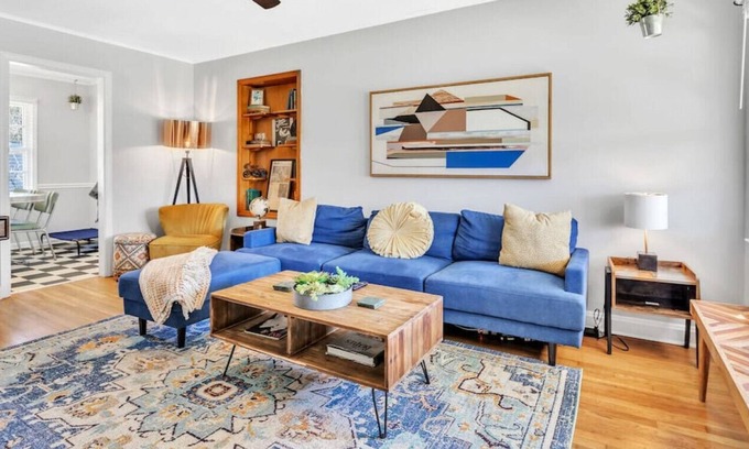 Dunean House | Harmony Lane~ Retro-Inspired Home 3 Mi to DT GVL!