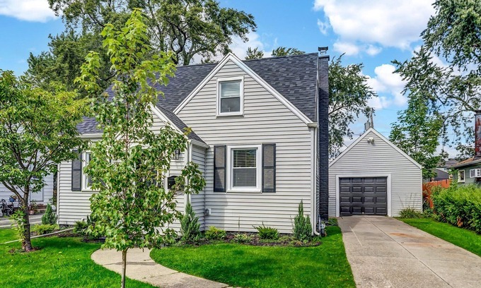 North Buffalo House | Harrison's Cozy HotTub Haven