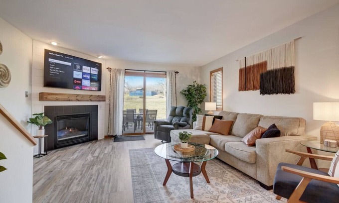 Lake Delton Condo | Harrison's Hideaway at Tamarack - Great Location!