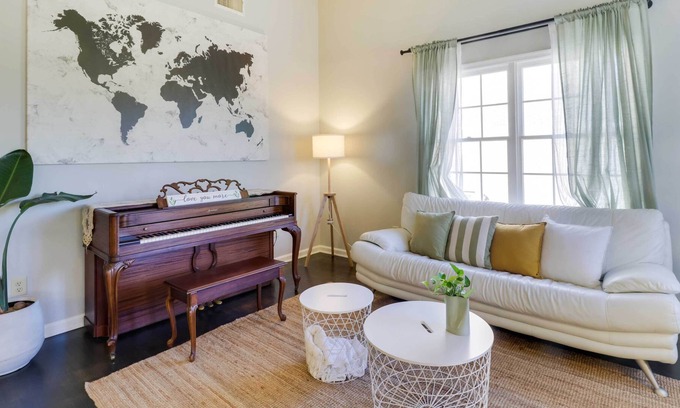 Harrisonburg House | Harrisonburg Townhome w/ Yard - 1 Mi to JMU Campus