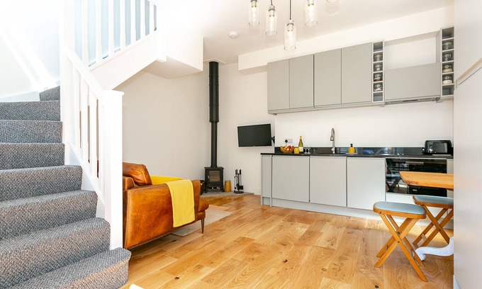 Harrogate House | Harrogate Center-Modern stylish two bedroom house