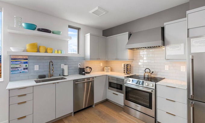 East Queen Anne House | Harry Potter Sweet Suites