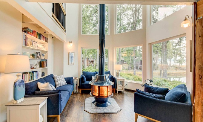 Burley House | Harstine Island Vacation Rental: Walk to Beach!