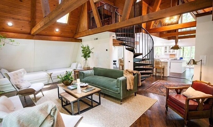 Oxford House | Hart A-Frame ❤️ Treehouse Cottage in the Woods, 1.6 Miles to Oxford Square!