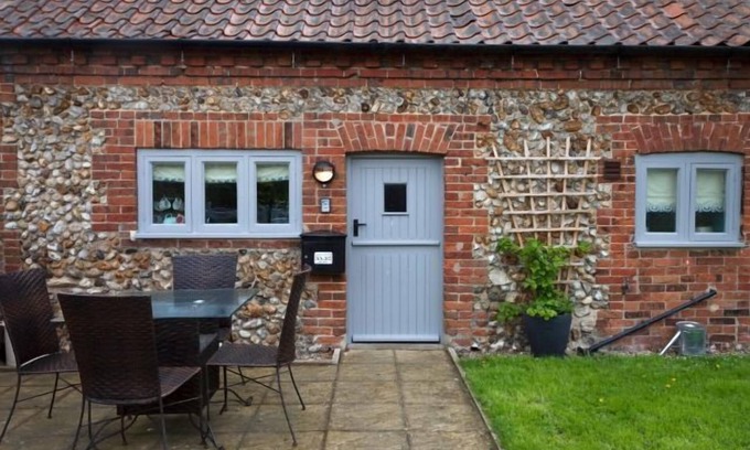 Barney Cottage | Harvey Cottage - a self catering cottage that sleeps 4 guests in 2 bedrooms