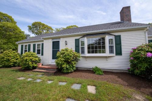 Harwich Port House | Harwich Getaway by Leavetown Vacations
