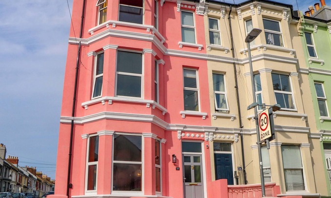 Old Town Hastings Cottage | HASTINGS HEIGHTS, pet friendly, character holiday cottage in Hastings