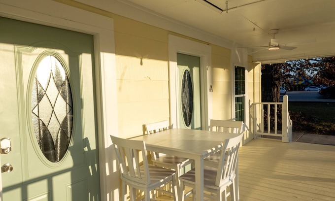 Hattiesburg House | Hattiesburg Retreat for Groups - Water Park & Zoo