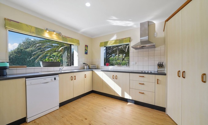 Waikanae House | Haumoana - Waikanae Beach Holiday Home