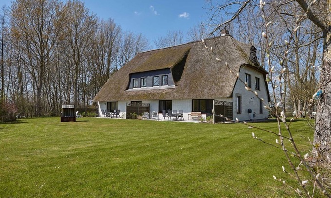 Eiderstedt Peninsula Apartment | Haus Deichwelle - Wohnung 3 Strandkrabbe