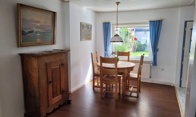 Friedrichstadt House | Haus Friedrichstadt - apartment/apartment, shower, toilet, 3 bedrooms