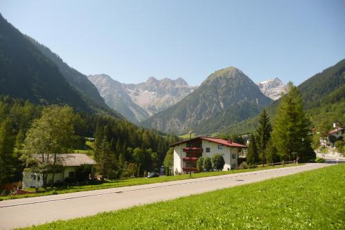 Brand House | Haus Kella-Egg
