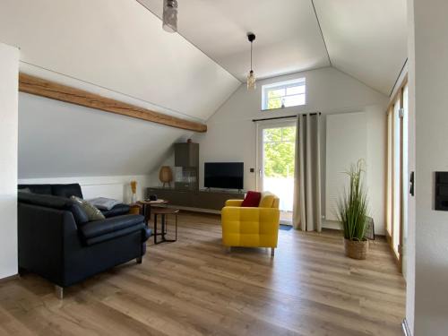 Frielendorf Apartment | Haus Mariechen 5-Sterne-DTV-Ferienwohnung in der Nähe zum Silbersee mit Balkon & Sauna