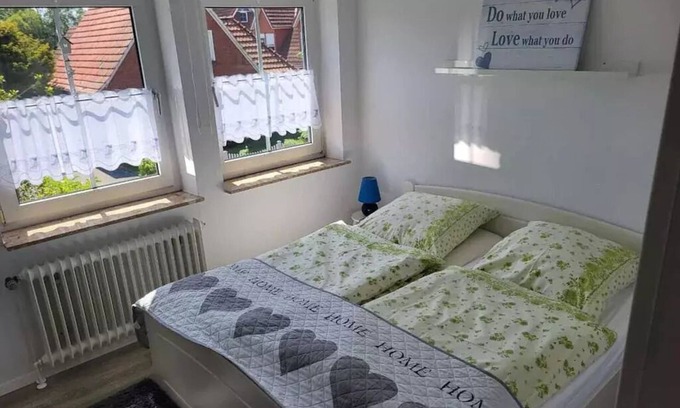 Dornumersiel House | Haus Seelöwe für 3 Personen, Strandnah, Terrasse, Grill, Fahrräder, Wlan, top