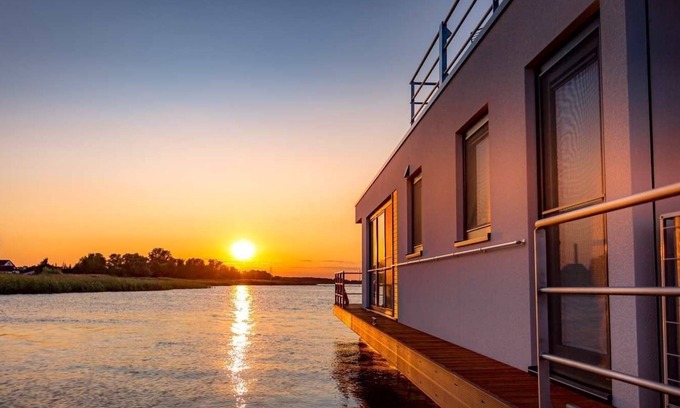Ribnitz Apartment | Hausboot für 4 Gäste mit 45m² in Ribnitz-damgarten