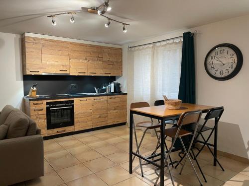 Saint-Pierre-de-Clages Apartment | Haut de Cry