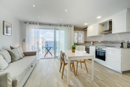 Santa Susanna Apartment | Hauzify I Apartament Rosa dels Vents