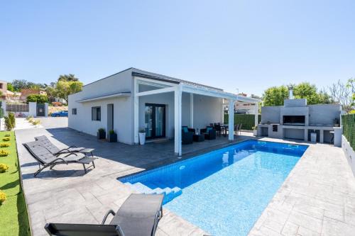 Vilanova I la Geltru House | Hauzify I Casa Somella