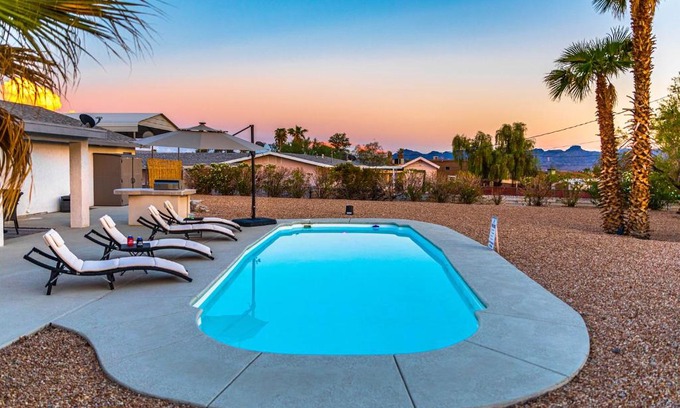 Lake Havasu City House | HavaLovely Stay - Pool . Smart TV . Central