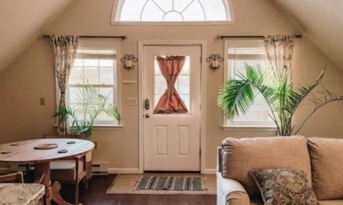 Salisbury Apartment | Havana Hideaway: A tropical retreat where vibrant decor meets pastoral views.