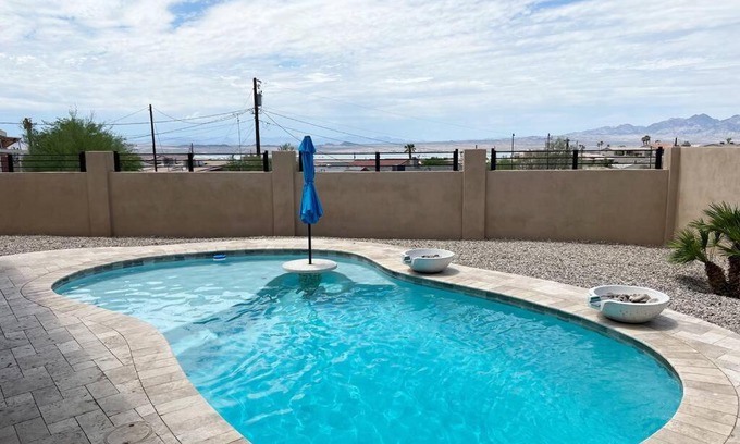 Lake Havasu City House | Havasu Retreat! Pool, Spa, Gym & View