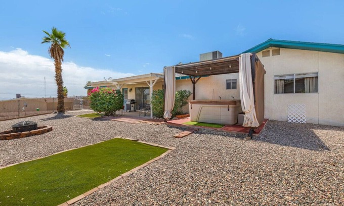 Lake Havasu City House | Havasu Winston | Spa | Garage Access | Central