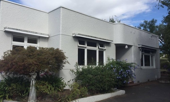 Havelock North House | Havelock North Holiday Home, Deco on Duart