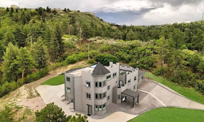 Castle Rock Condo | Haven 5BR 4BA Sleep10 Accessible Camper Parking Shop Golf