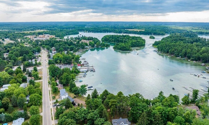 King House | Haven at the Harbor - Chain of Lakes!