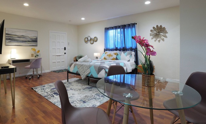 Park Mesa Heights Apartment | Haven in Convenient LA Location