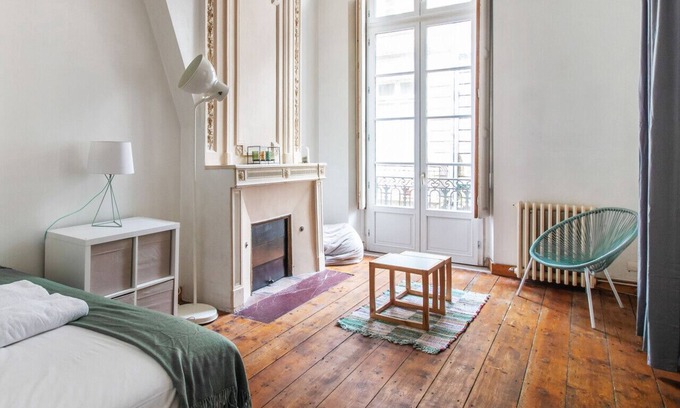 Bordeaux City Centre Apartment | haven of refinement in the Golden Triangle